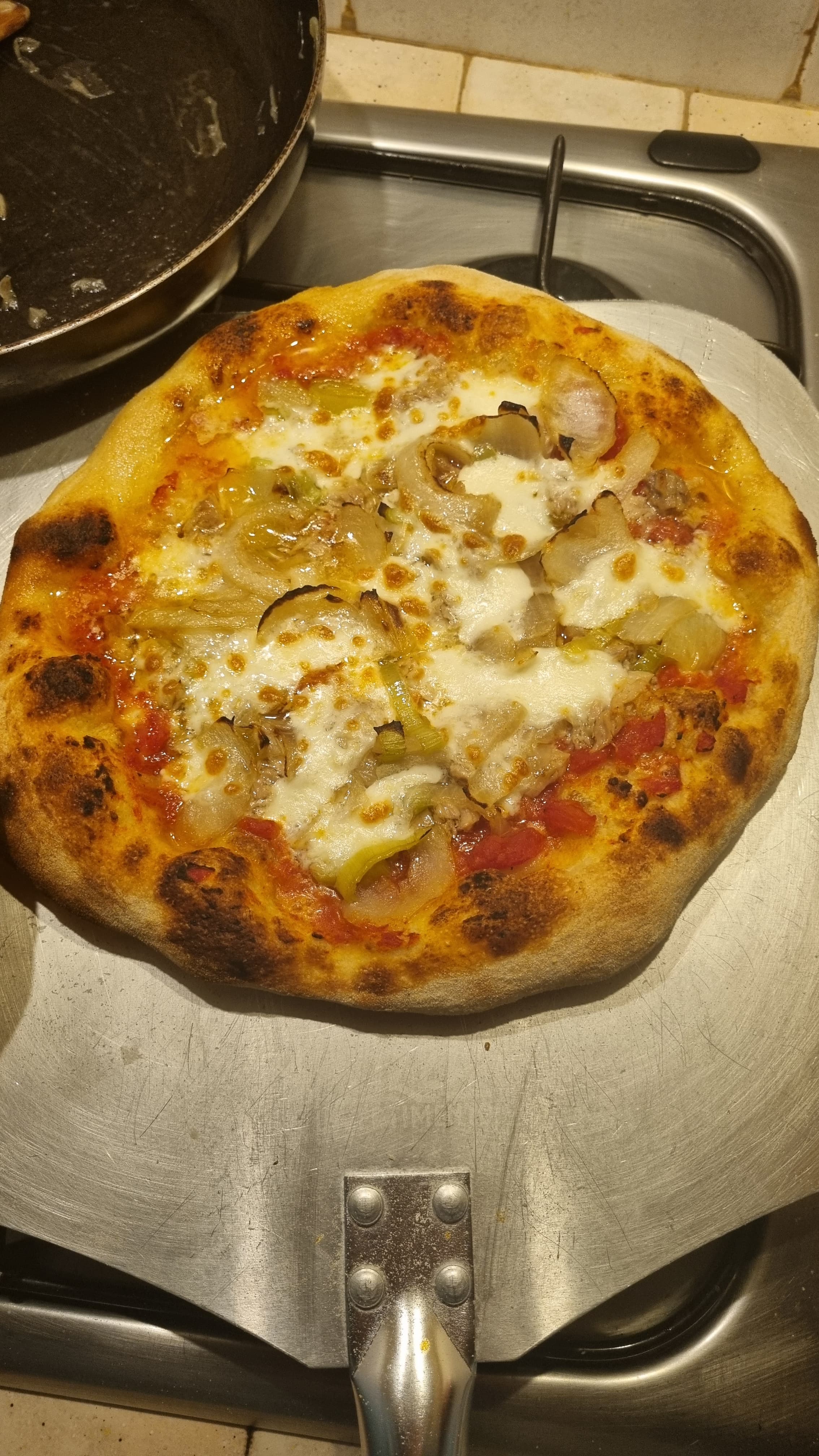 Pizza tonno e cipolla